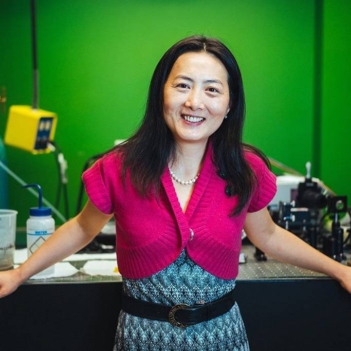 photo of Yang Shao-Horn in lab (photo credit: MIT MechE Dept)