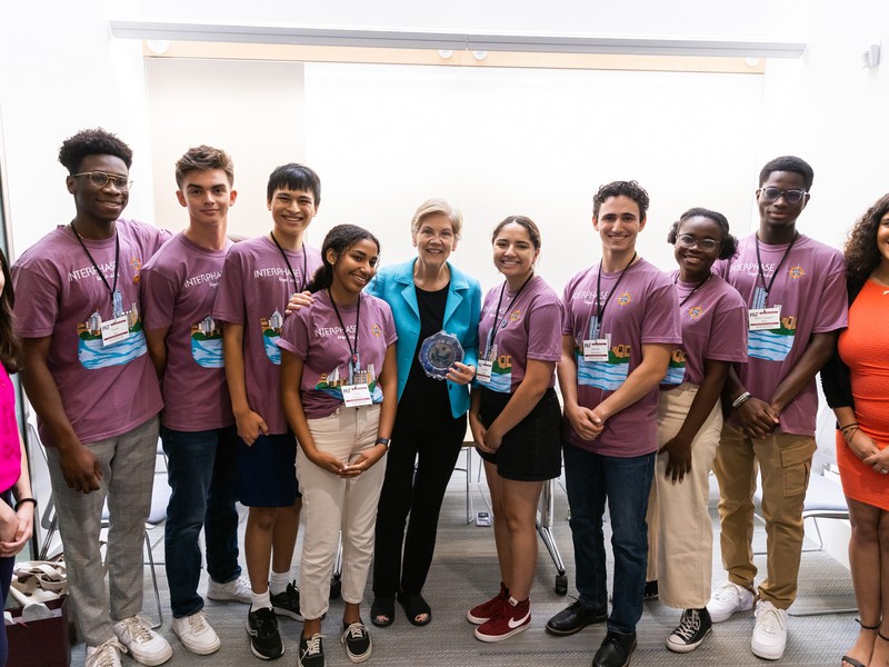 senator warren with MIT students